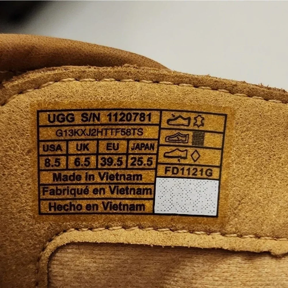 Ugg HAPSBURG LACE WATERPROOF LEATHER‎ BOOTS 1120781 women's size 8.5 new!!!